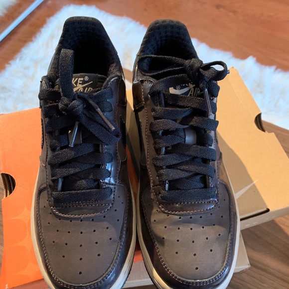 *SOLD* Brown air force 1s-Size 4 Y - Picture 3 of 3